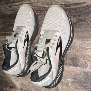 Brooks adrenaline gts22